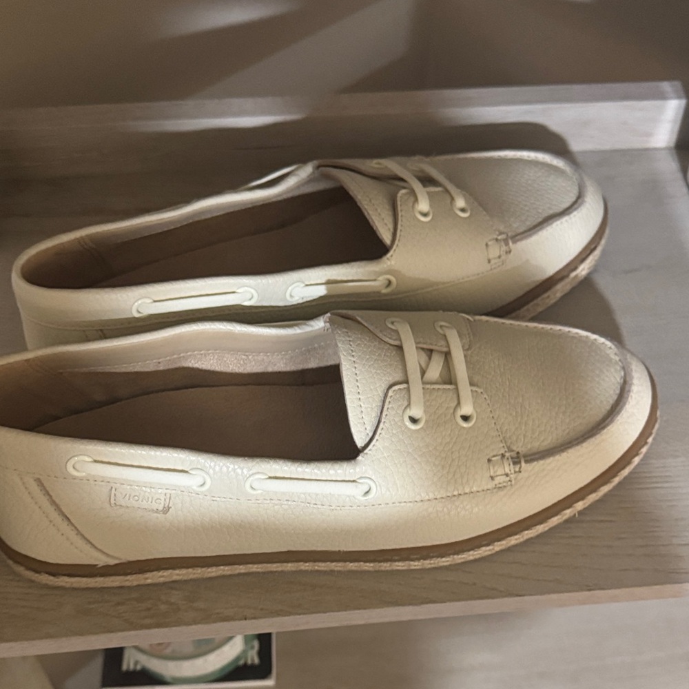 Vionic Cream Loafers - Picture 2 of 10
